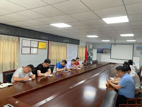 市政建設(shè)集團(tuán)斗南路提升改造工程項(xiàng)目開展部署動(dòng)員會6001.jpg