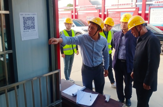 張世東深入市政公用城項(xiàng)目、秦坊安置房項(xiàng)目、南昌高鐵東站新區(qū)項(xiàng)目督查質(zhì)量、安全、揚(yáng)塵治理工作