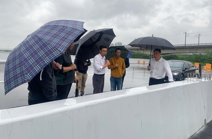 徐旭前往南昌縣河洲路項目、小藍大道快速化項目調研pg