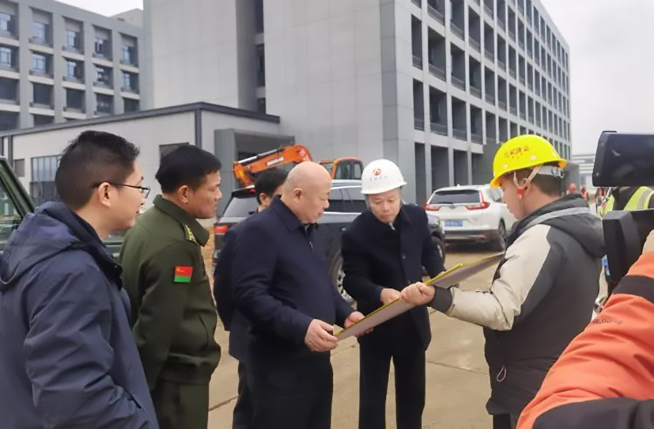 新建區(qū)人大常委會黨組書記、主任錢和平來到市政綠色建材科技產(chǎn)業(yè)園項目調(diào)研